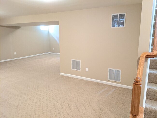 Building Photo - 403 McClellan Dr