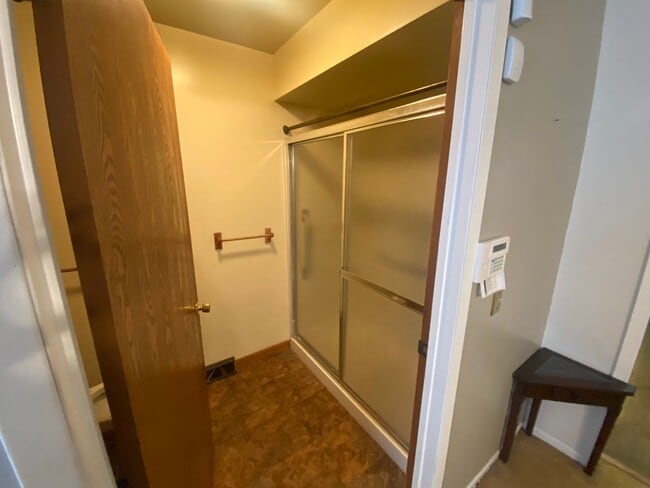 Building Photo - 3 Bed 2 Bath