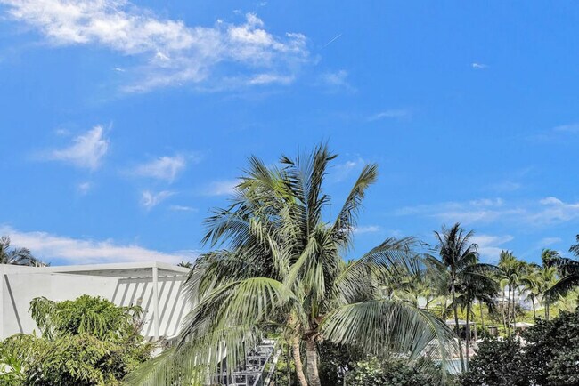 Building Photo - 2201 Collins Ave