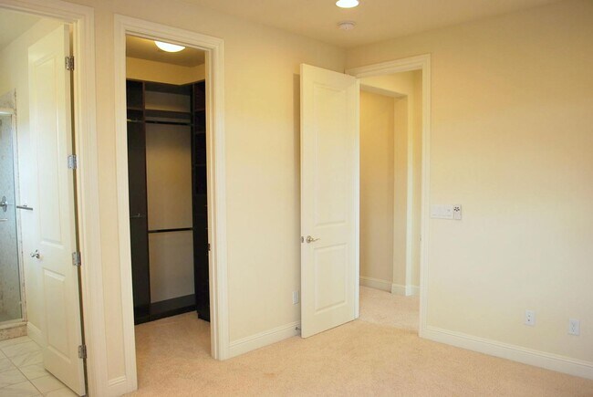Building Photo - 3502 Cinnamon Ridge Rd
