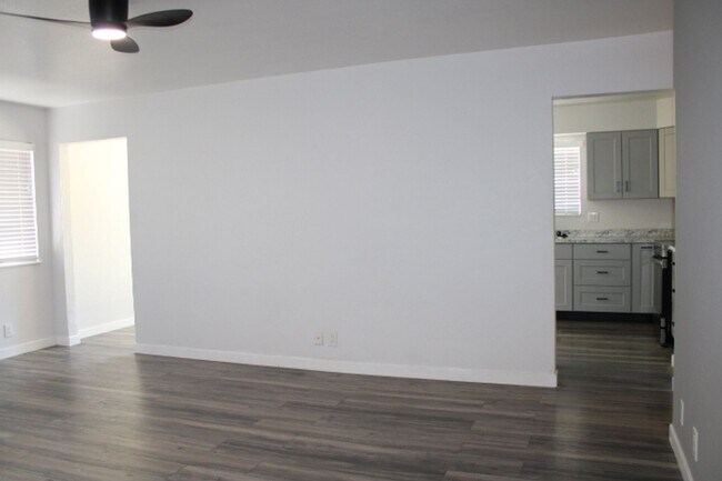 Building Photo - 130 Aster Ct