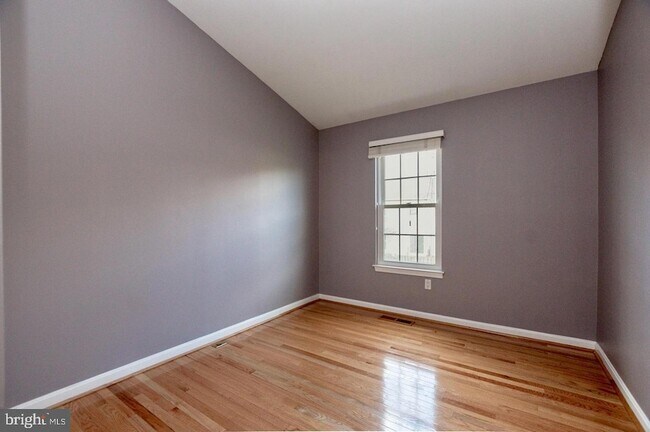 Building Photo - 1020 Smartts Ln NE