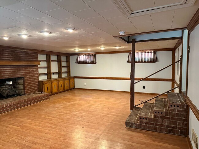 Building Photo - 360 Melton Rd