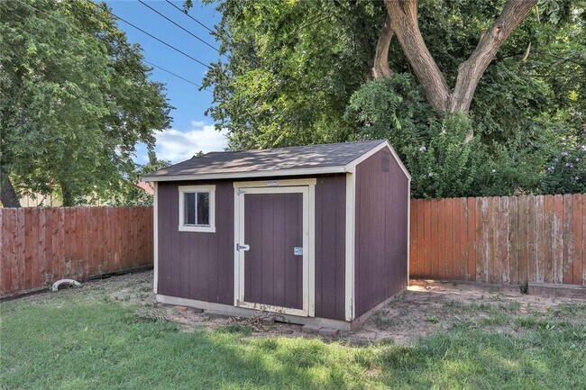 Building Photo - 512 N Morgan Dr