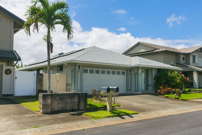 Building Photo - BACK ON MARKET**Single level spacious home...