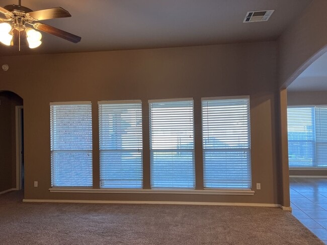 Building Photo - Welcome to this stunning 3-bedroom, 2-bathroom home located in the desirable Broken Arrow, OK.