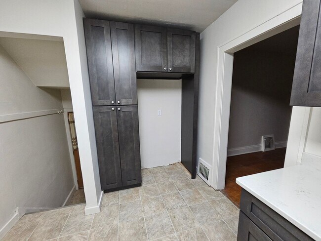 Building Photo - 3 Bedroom, Great SE location, near Mt Vern...