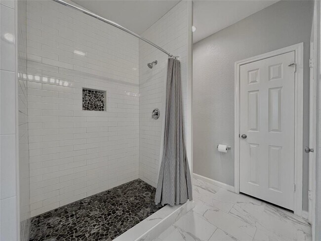 Building Photo - 11917 Meadowfire Dr