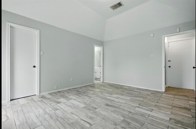 Building Photo - 14403 Wandering Wood Dr