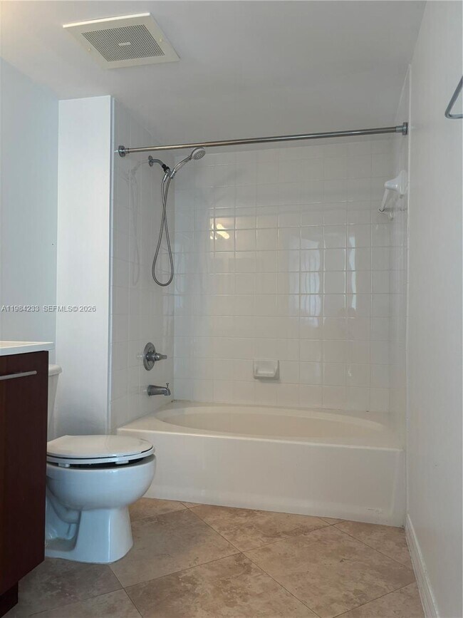 Building Photo - 2665 SW 37th Ave