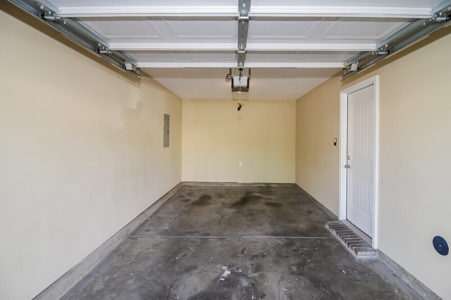 Building Photo - 2500 Boxford Ln