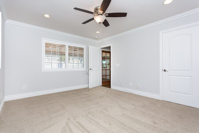 Building Photo - Spacious Entertainers Retreat in San Carlos!