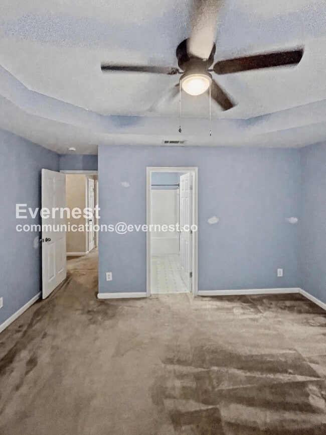 Building Photo - 142 Oak Valley Cir