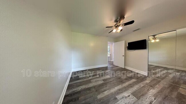 Building Photo - 6287 Sun Blvd