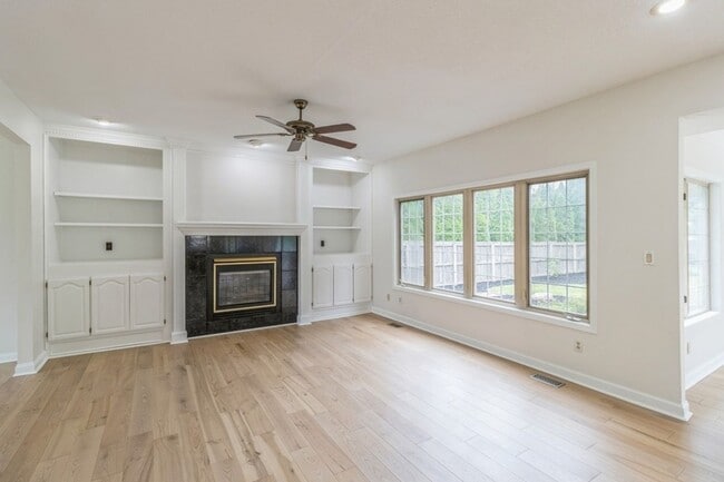 Building Photo - GREAT LOCATION IN COUNTRY CLUB!! 4 Bedroom, 3.5 Bathroom Home in Clive