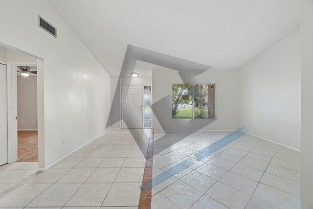 Building Photo - Spacious 2 bedroom 1.5 Bath Now Available - Pine Hills