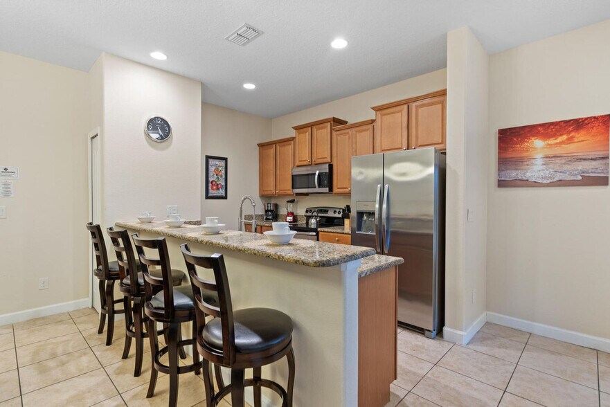 Building Photo - 3071 Beach Palm Ave