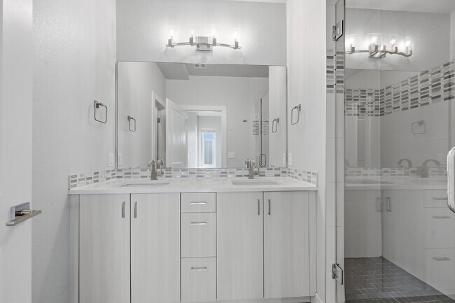 Building Photo - $3,440.95 with $300 off the first month's rent, 2 Beds - 4 Bath, Townhouse in Denver with Cozy Fi...