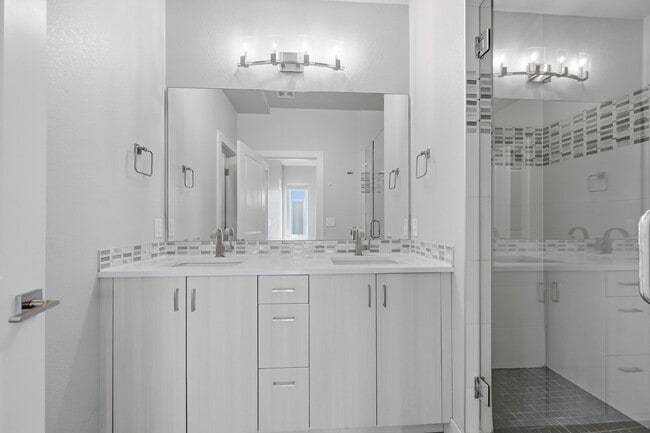 Building Photo - $3,540.95 with $300 off the first month's rent, 2 Beds - 4 Bath, Townhouse in Denver with Cozy Fi...