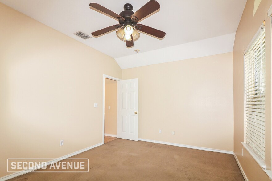 Building Photo - 5945 Sutherland Dr