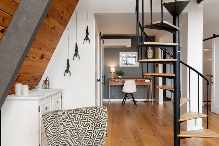 Building Photo - 3679 S Shorewood Ave