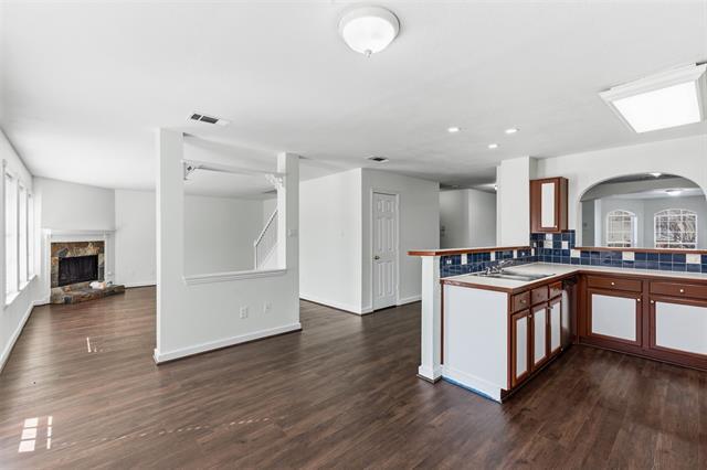 Building Photo - 1124 Breezewood Dr