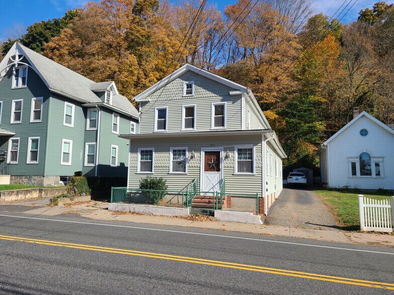 Building Photo - 143 Derby Ave