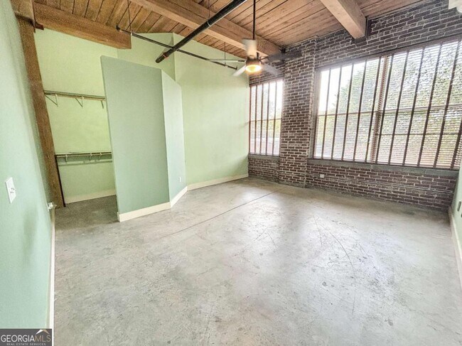 Building Photo - 204 Walker St SW