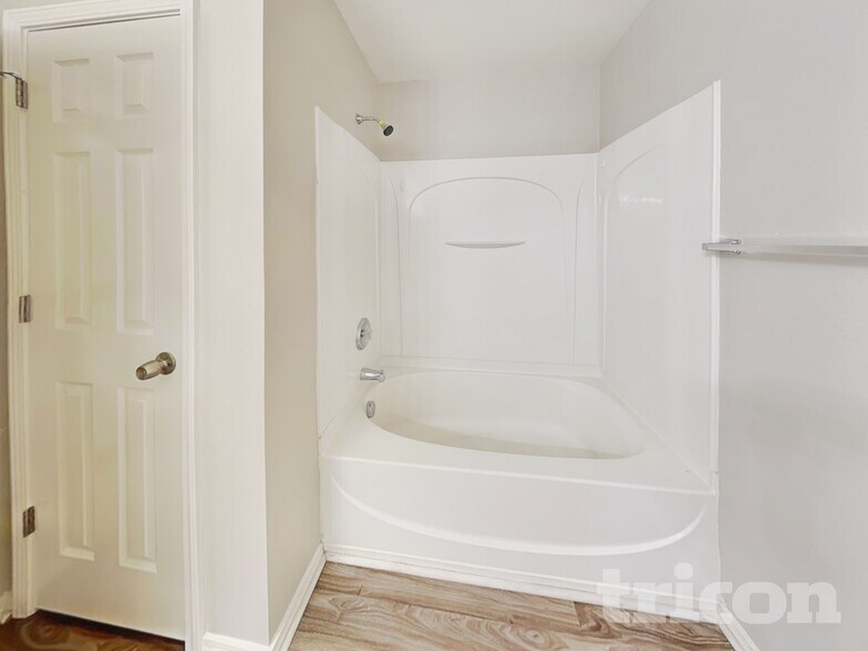 Building Photo - 969 Willow Creek Dr