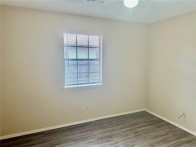 Building Photo - 1909 Cypress Pl