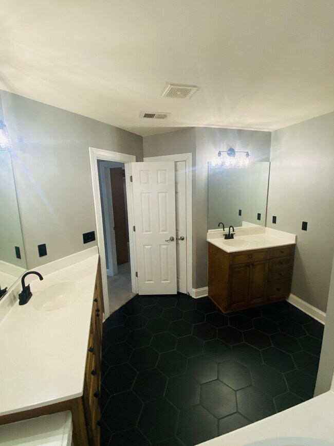 Building Photo - 9035 Parlor Dr
