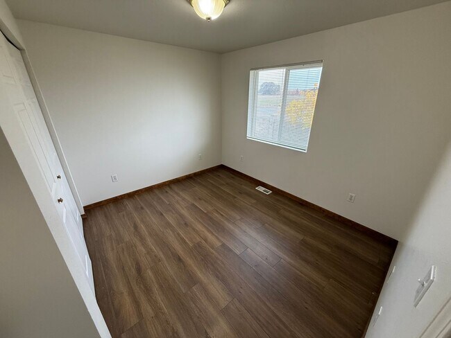 Building Photo - 1/2 Off 2nd Month's Rent