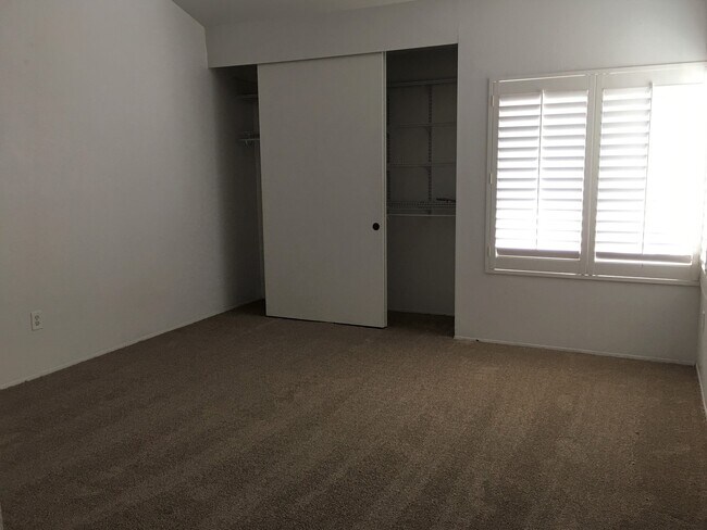 Building Photo - Four Bedroom Two Story Townhome in La Mesa!!!
