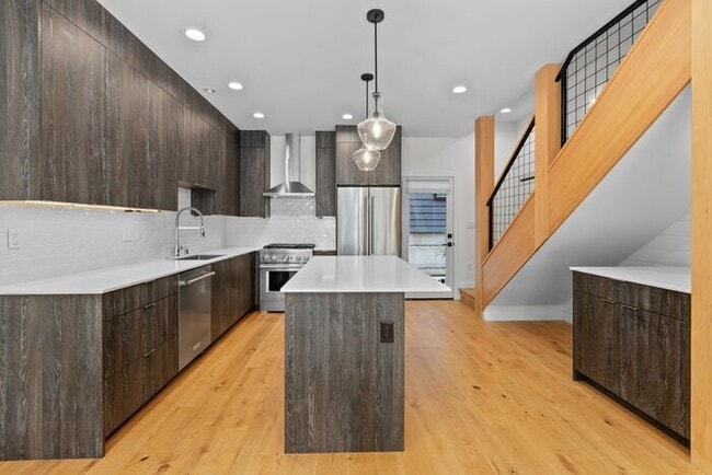 Building Photo - ULTRA-MODERN Townhome w/AC and Views in the Heart of Eastlake!