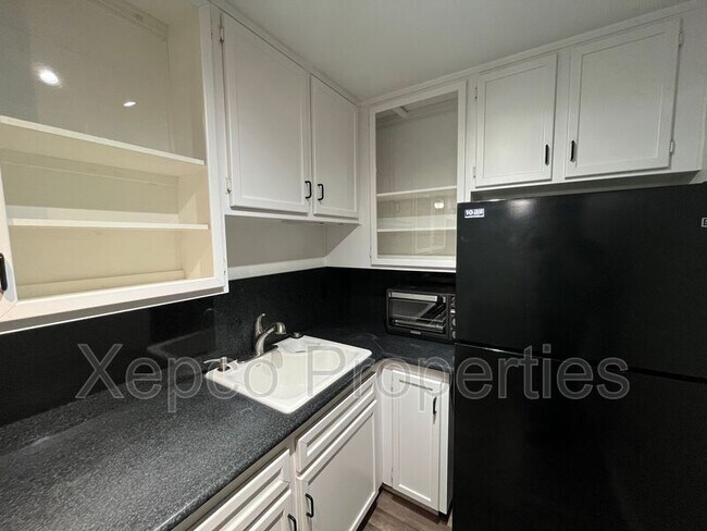 Building Photo - 2821 Los Felices Cir W