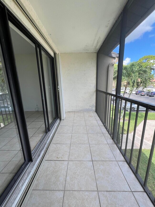 Building Photo - 706 Sunny Pine Way