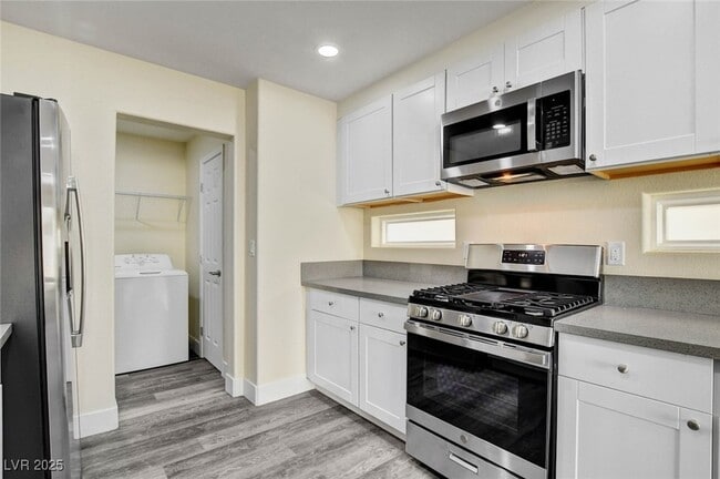 Building Photo - 8824 Cornwall Glen Ave