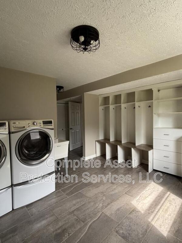 Building Photo - 6904 W 85th Pl