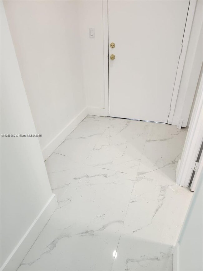 Building Photo - 1780 NE 191st St