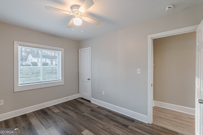 Building Photo - 1376 Westmont Rd SW