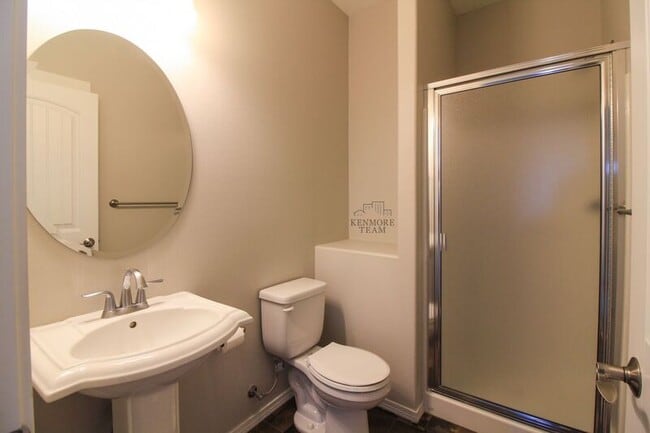 Building Photo - 727 Pinnacle Dr