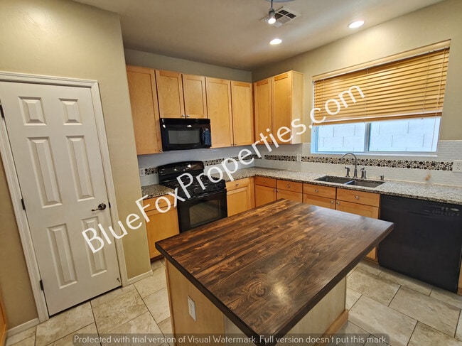 Building Photo - 8012 E Cabinet St