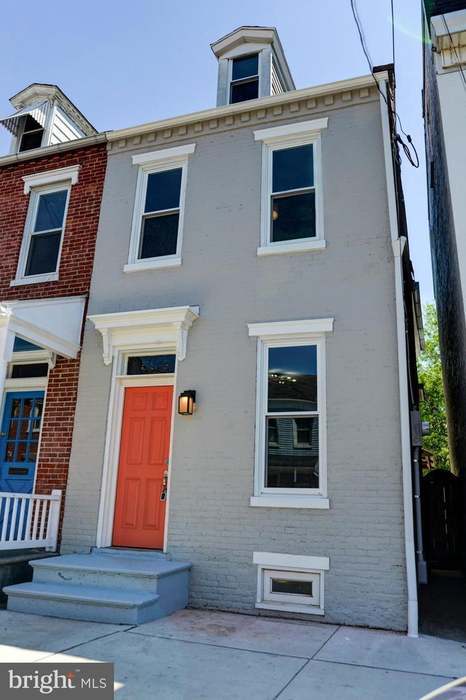 Building Photo - 554 Walnut St