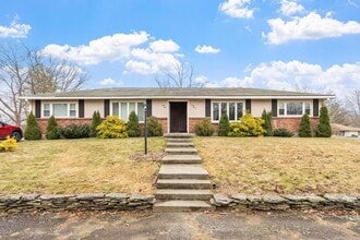 Building Photo - 45 Kinglet Dr