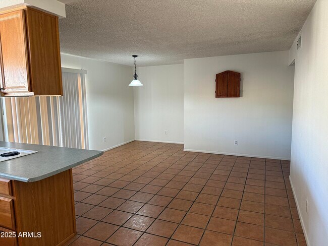 Building Photo - 2105 E Colgate Dr