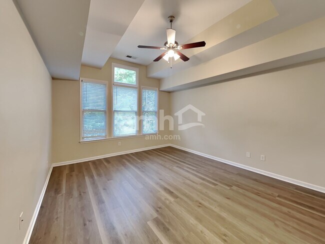 Building Photo - 521 Autumn Walk