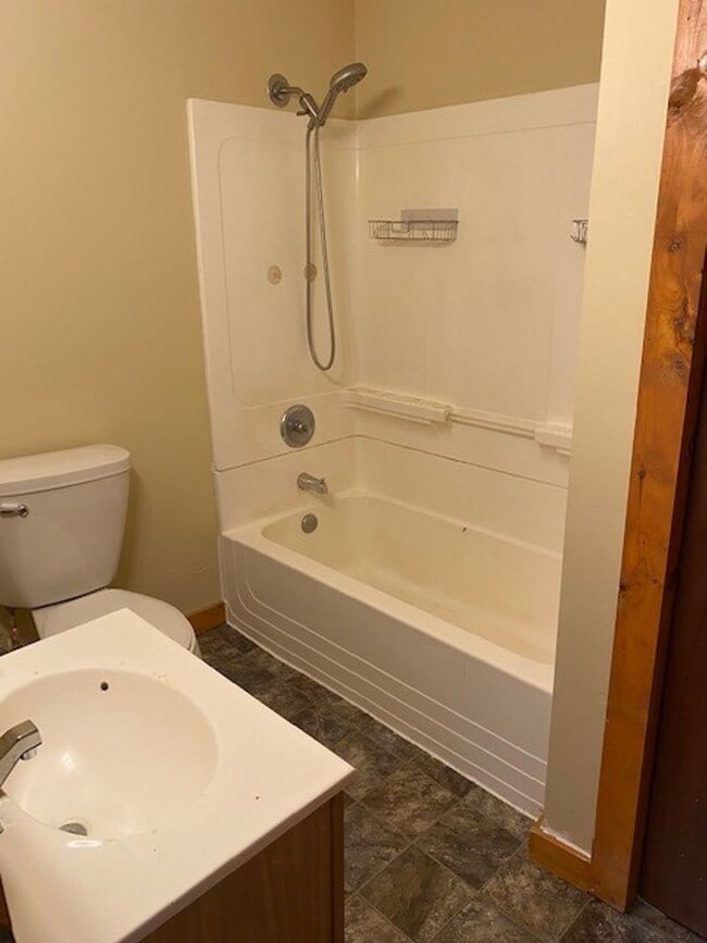 Building Photo - 3 Bedroom 1 Bathroom Single Family Home in...