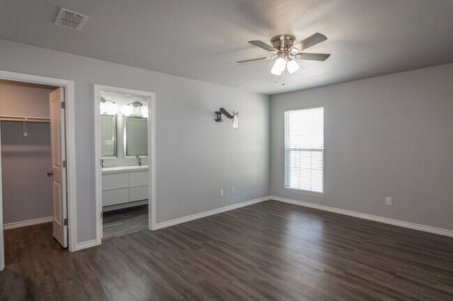 Building Photo - 3 bed 2 bath - Frenship ISD