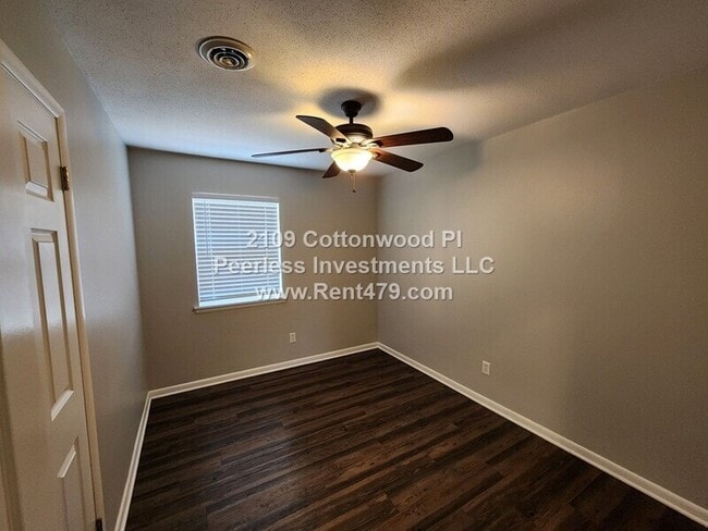 Building Photo - 2109 Cottonwood Pl