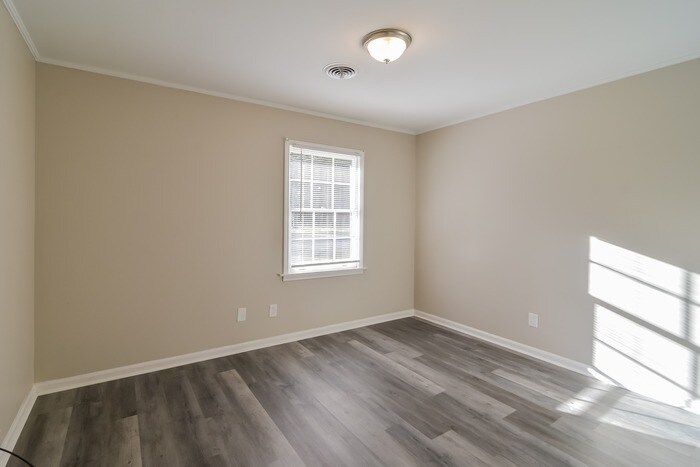 Building Photo - 553 E Moye Dr